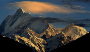 曼联胜势如潮，领跑积分榜不可撼动